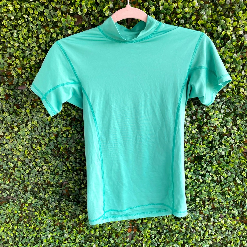 Patagonia - Short Sleeved Rash Guard | Size Small 
! 🌊🏄‍♀🌴